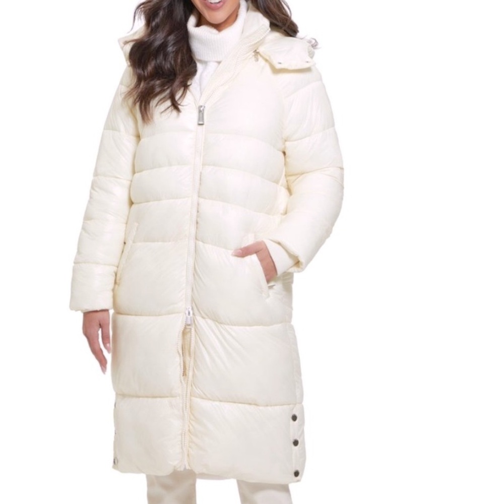 Guess Cream Puffer Jacket with High Collar and Fitted Cuffs